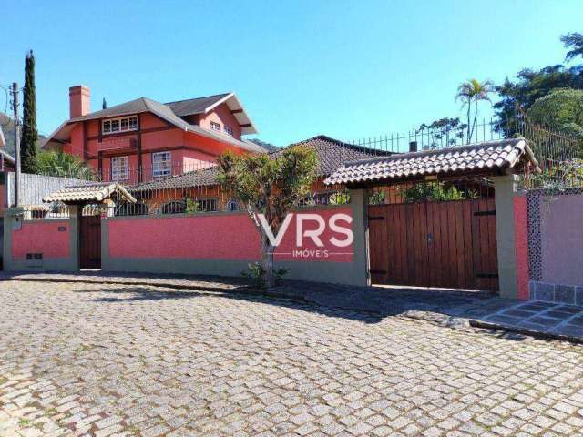 Casa totalmente linear num dos bairros mais tradicionais de Teresópolis