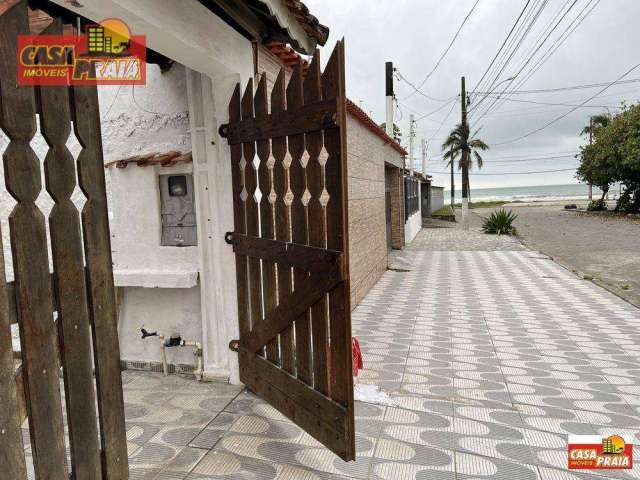 199.000,00 50 metros da praia Mongagua Casa sobreposta 2 quartos com churrasqueira 70 m² - Balneário Flórida Mirim