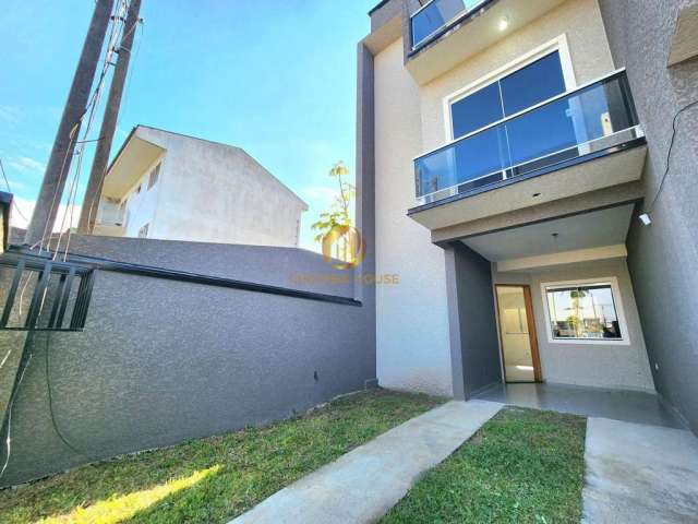 Lindo sobrado triplex no coração do Sítio Cercado com 3 quartos e terraço