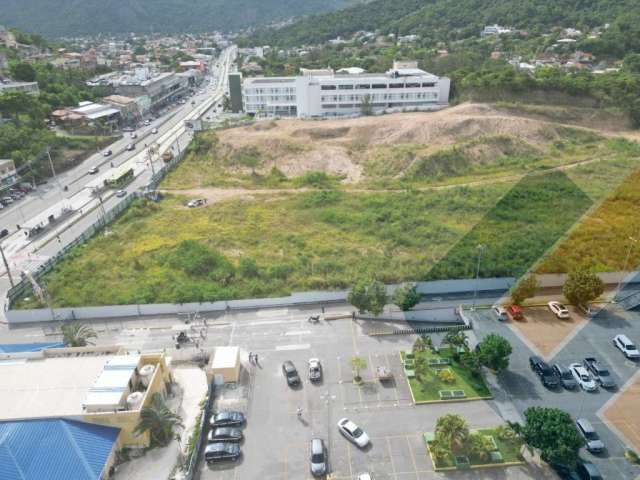 Terreno Comercial de 27.000,00 m² à Venda em Itaipu, Niterói-RJ: Oportunidade Imperdível!