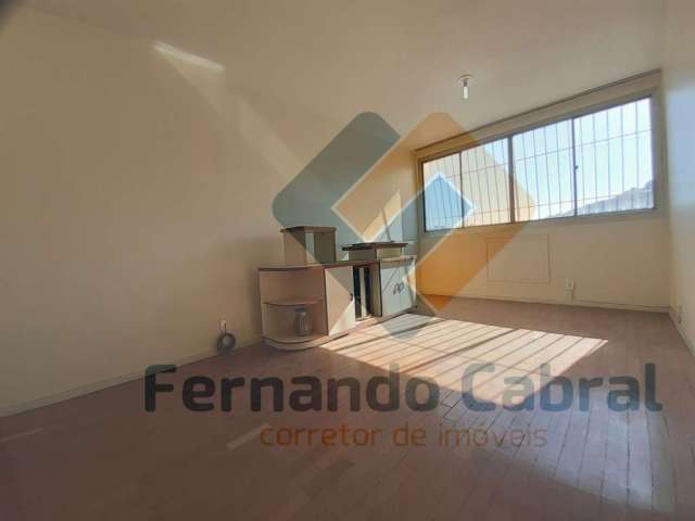 Apartamento à venda em Santa Rosa,  junto ao Largo do Marrão, vista livre.