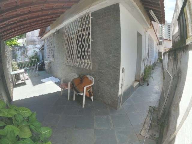 Casa a venda no Pé Pequeno, 4 quartos e 4 vagas.