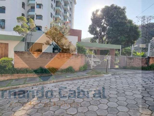 Imponente casa em condomínio à venda em Santa Rosa, Niterói-RJ: 4 quartos, 3 suítes, 2 salas, 5 banheiros, 2 vagas, 440m².