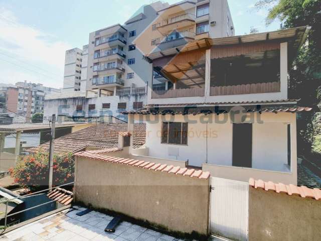 Casa à venda em Santa Rosa, dentro de vila.