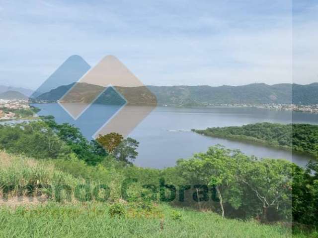 Terreno à venda em Camboinhas, Niterói-RJ: 360m² com vista panorâmica para Praia e Lagoa de Piratininga.