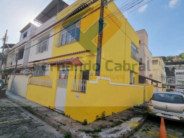 Casa em condomínio à venda em Santa Rosa, Niterói-RJ: 2 quartos, 1 sala, 2 banheiros, 1 vaga de garagem. Venha conhecer!