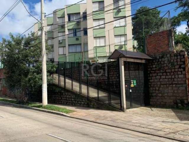 Ótimo apartamento de 46m² composto por 01 dormitório, banheiro social, amplo living, cozinha e área de serviço integrada. Bem iluminado e ventilado. O condomínio conta com portaria 24h, salão de festa