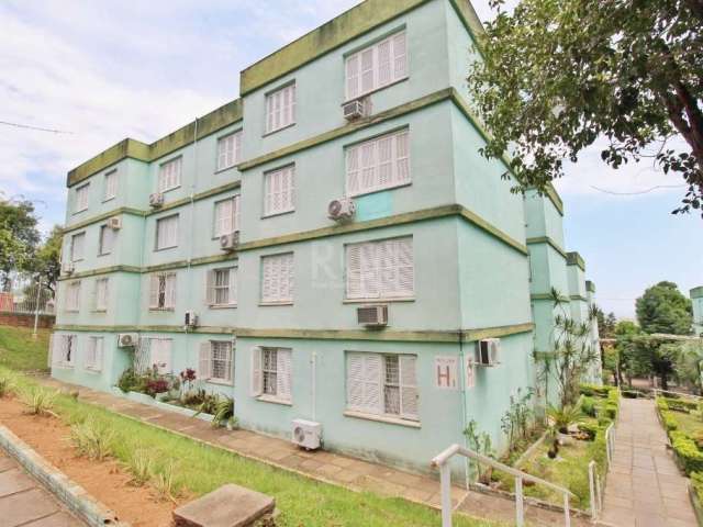 Apartamento com 81,55m² , com 3 quartos, 2 banheiros, sala de estar, sala de jantar, banheiro social com armários e box, cozinha, área de serviço com tanque e banheiro auxiliar. Prédio com portaria 24