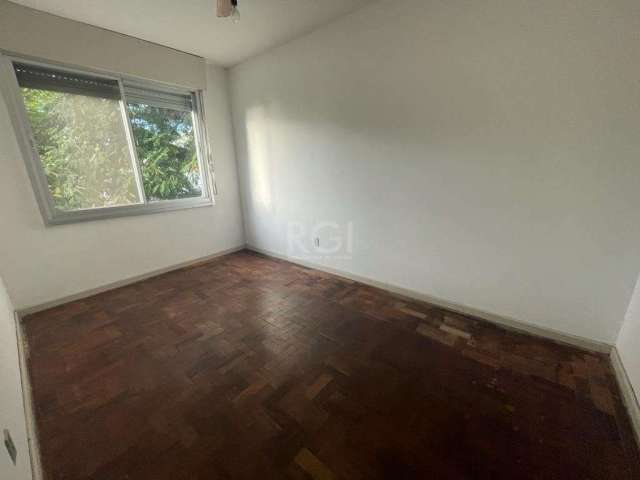 Apartamento de 2 dormitórios com vista para o Guaíba, desocupado, piso em parquet, living,  cozinha e área de serviço separada. Vaga de garagem próximo para locação. Próximo ao Barra Shopping Sul, Av 