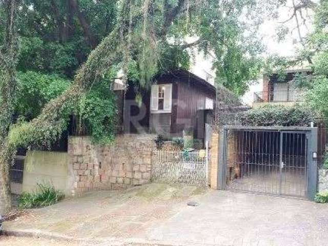 Terreno em excelente localização, junto à Rua Corcovado e Rua Marques do Pombal no bairro Auxiliadora. Dimensões 6,60 x 41 m, totalizando 270 m².