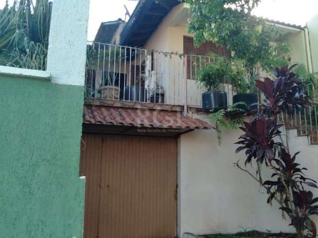 Casa 2 dormitórios com closet e suíte, Sala de estar e jantar, banheiro, lavabo, escritório, cozinha, churrasqueira, forno a lenha, lavanderia, garagem para 2 carros. Não aceita financiamento bancário