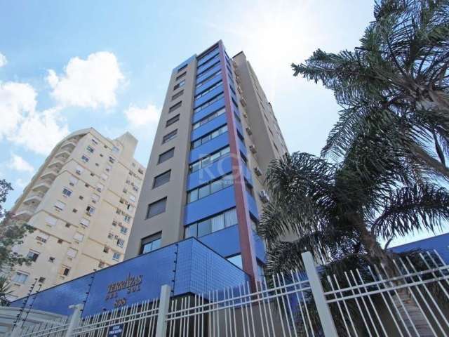 Otimo apartamento no Petrópolis,, de frente, de 3 dormitórios, suite e vaga. Possui living para 2 ambientes, 3 dormitórios sendo 1 suíte, banheiro social, cozinha com churrasqueira e área de serviço s