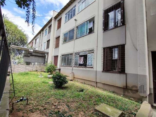 01 apartamento, de 2 dormitórios, sala, cozinha, área de serviço separada, banheiro.  Excelente localização, quase esquina com avenida principal, próximo a supermercado, farmácia e parada de ônibus. A