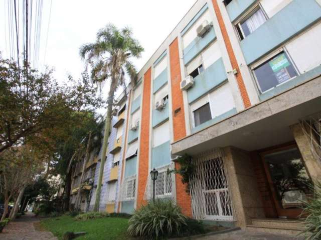 Apartamento térreo, 3 dormitórios com pátio e churrasqueira, sendo uma suíte. Bem iluminado, sol da manhã, área de serviço separada com churrasqueira e água quente. Prédio tradicional em construção BE