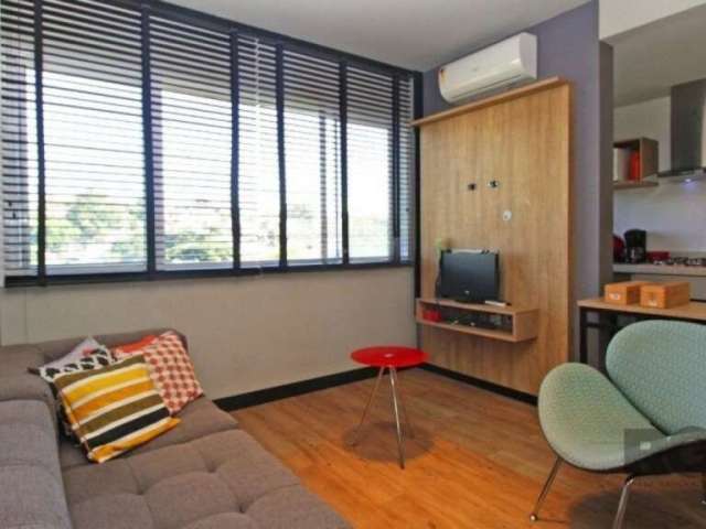 O condomínio conta com infraestrutura de lazer completa, como piscinas, 02 salõeExcelente apartamento de 60m² semi mobiliado, com 02 dormitórios sendo 01 suíte, banheiro social, living para 02 ambient