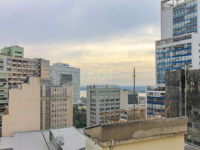 Ótimas salas comerciais no Centro Histórico de Porto Alegre.&lt;BR&gt;Vista aberta, definida e super clara .&lt;BR&gt;3 salas conjugadas.&lt;BR&gt;Prédio tradicional no centro com portaria  24hs .