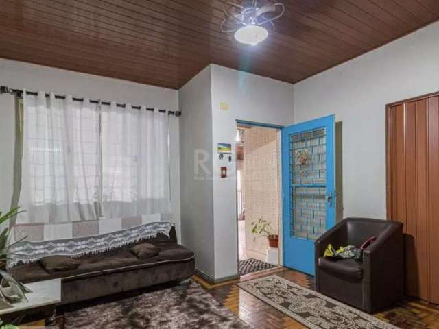 Casa térrea com 2 dormitórios, banheiro, ampla sala de estar, cozinha com churrasqueira, área de serviço. Ficam no imóvel os  armários embutidos no quarto, armários no banheiro, armários na cozinha, f