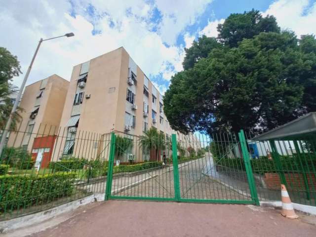 Belo apartamento (terceiro andar, 2 lances de escada) com 3 dormitórios, banheiro social, banheiro auxiliar, living 2 ambientes, todo em piso de parquet, ampla cozinha, área de serviço, excelente orie