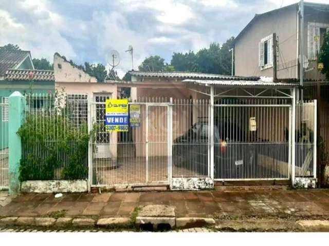 vende ótimo imóvel de 3 dormitórios, sala, cozinha com área de serviço separada, banheiro e garagem para até 2 carros, sendo 1 coberta. No mesmo pátio possuí outro imóvel com sala, cozinha e 1 dormitó