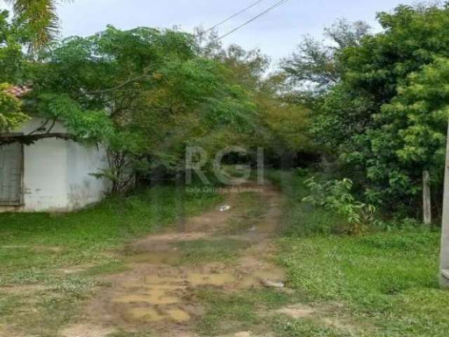 Terreno com 10 metros de frente por 100 metros de fundos, totalizando 1000 metros quadrados. &lt;BR&gt;Terreno plano, pronto para construção, próprio para construtores!