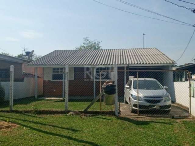 Oportunidade: Casa mista composta de 2 dormitórios, amplo living , cozinha , fogão campeiro, banheiro social, varanda , área de serviço,  garagem coberta para dois carros, terreno medindo 10 x 30 com 