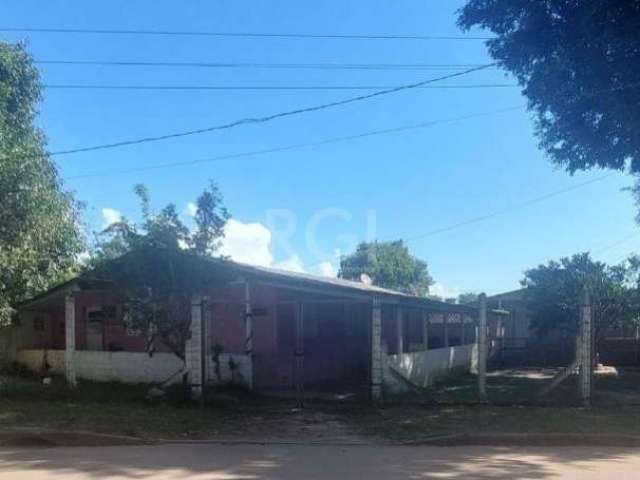 Vende-se casa ideal para investidores, contendo 4 imóveis no terreno.&lt;BR&gt;São quatro casa já com inquilinos residindo nos imóveis, cada casa possui 2 dormitórios, sala, cozinha, banheiro e pátio.