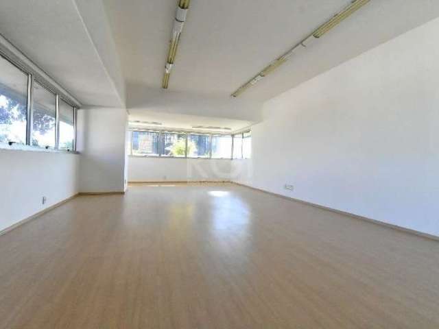 - SALA COMERCIAL - Imóvel com 58 m², 1 lavabo, piso laminado, posição de frente, terceiro andar (pavimento 4) com elevadores, portaria, 1 vaga de box coberta N. 75 (o valor do box é separado). Localiz