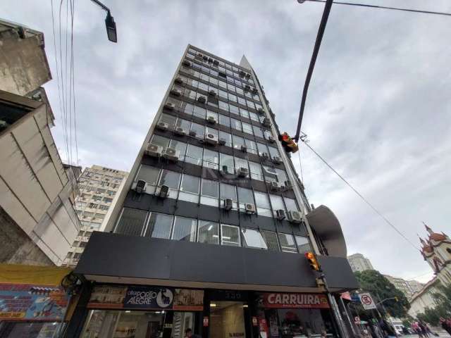 SALA COMERCIAL no 2º andar e 3º pavimento  com elevador  e  139,46 m² de área privativa.&lt;BR&gt;Banheiro e cozinha. Portaria 12 horas.&lt;BR&gt;Estuda proposta.&lt;BR&gt;Aceita Financiamento.