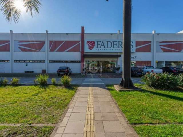 EXCELENTE LOJA com 747 m², com piso vinílico para alto tráfego, paredes divisórias de drywall, luminárias, equipamentos de PPCI instalados, com pé direito duplo, mezanino, na Av. Sertório em frente a 