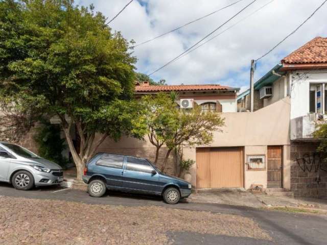 Sobrado de esquina com possibilidade para comercial e residencial.&lt;BR&gt;Excelente localização.&lt;BR&gt;Vamos visitar?&lt;BR&gt;Aguardo sua ligação.