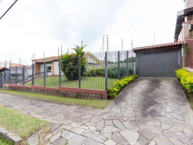 CASA com 4 dormitórios e 3 vagas de garagem no Bairro Vila Assunção na Zona Sul de PORTO ALEGRE.&lt;BR&gt;&lt;BR&gt;Ótima residência térrea em terreno medindo 24,00 x 40m00, com 4 dormitórios sendo 1 