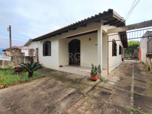 Casa à venda em Porto Alegre - Passo das Pedras&lt;BR&gt;Ótima oportunidade de casa à venda em Porto Alegre, localizada no bairro Passo das Pedras. Possui 2 dormitórios, 1 banheiro, sala de jantar, co