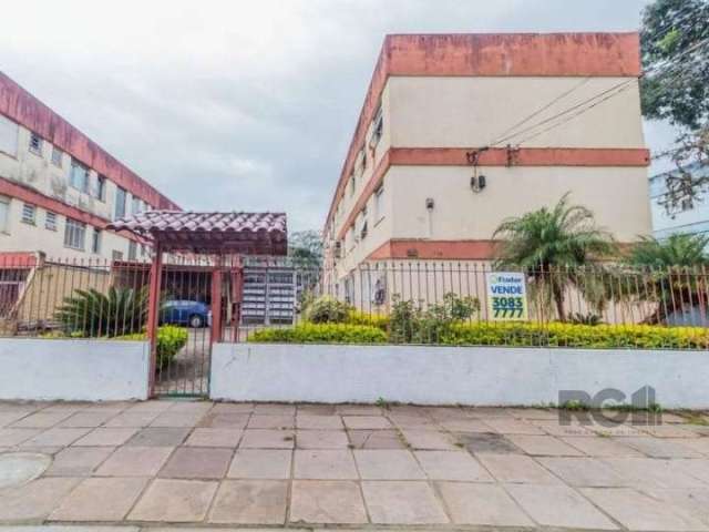 Apartamento de 2 dormitórios, dormitório casal com split, living amplo e ensolarado, cozinha espaçosa, com uma vaga. O imóvel tem localização privilegiada, na frente do supermercado Cestto, esquina co