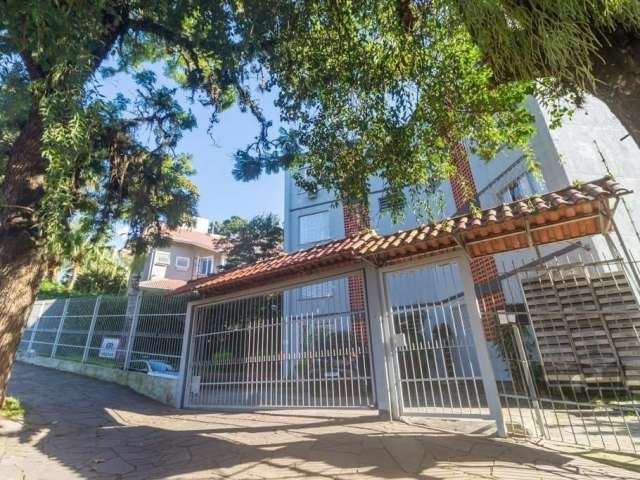 Apartamento com Vista para o Guaíba no bairro Menino Deus em Porto Alegre em rua tranquila e arborizada, próximo ao Hospital Mãe de Deus! Possui 2 dormitórios amplos e ensolarados, 46 m² de área priva