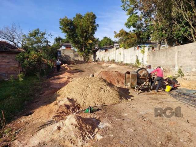 Excelente terreno medindo 9,60 X 60,30, com linda vista, todo murado, com projeto aprovado para residência com 400m².  &lt;BR&gt;Não perca a chance de realizar seu projeto dos sonhos nesse local privi