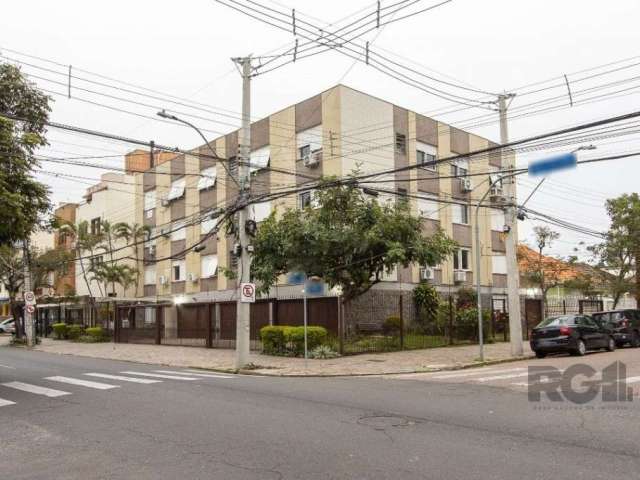 Aconchegante apartamento de 2 dormitórios localizado no bairro Rio Branco, uma região privilegiada e desejada da cidade.&lt;BR&gt;&lt;BR&gt;Ao adentrar o imóvel, você será recebido por um espaçoso liv