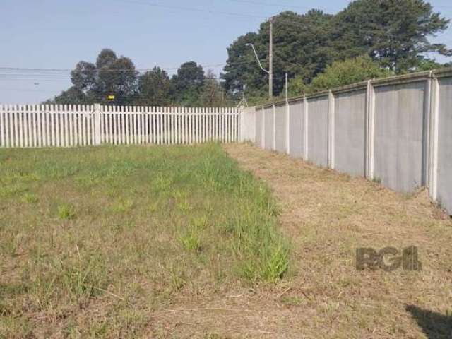 O Condomínio Jardins do Condado conta com uma infraestrutura , oferecendo segurança 24 horas, áreas de lazer como piscina, salão de festas e Academia&lt;BR&gt;&lt;BR&gt;Com o terreno plano e em esquin