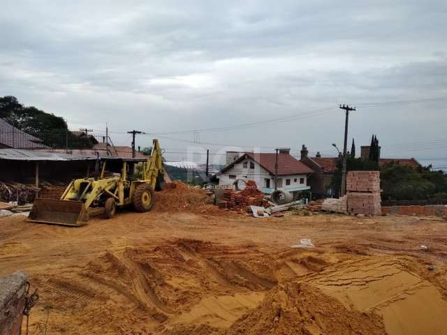 Excelente terreno alto com privilegiada vista  para o Guaíba, medindo 800m², com Água e Luz. Todo aterrado. Esquina  com a Rua Corrêa Lima.&lt;BR&gt;Grande oportunidade de investimento  para construçã