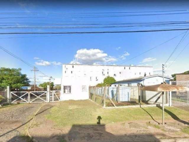 Apartamento de 2 dormitórios, sala, cozinha, banheiro. Ficam algumas mobílias: Móveis banheiro, box de vidro ,cozinha e máquina de lavar e ar condicionado no quarto de casal. &lt;BR&gt;Sol da manhã . 