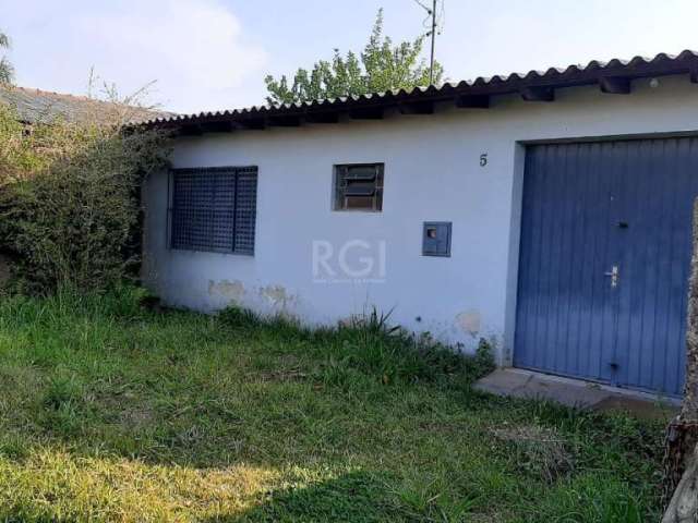 Terreno com 10x40, com uma casa, 1dormitorio, Sala cozinha Ampla, com churrasqueira, banheiro, Ótima localização para ponto comercial perto do mercado Asun da Ponta Grossa, próximo a parada  ônibus, l