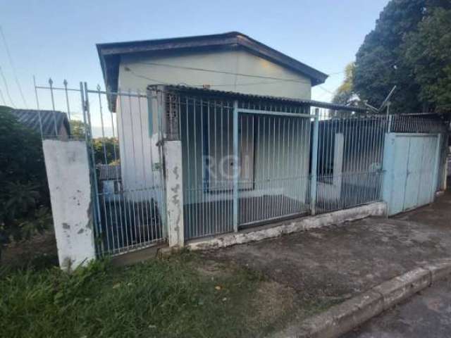 Terreno comercial com sala e peças para alugar, próximo ao mercado Carboni da estrada Afonso Lourenço Mariante . Terreno medindo 10 x 30, Agende sua visita&lt;BR&gt;Não financia!  Somente a vista.