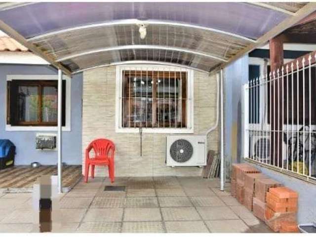 Casa no bairro Hípica, loteamento Moradas do Sul, com dois dormitórios, sendo um deles com moveis sob medida, amplo living, cozinha com moveis planejados, dois banheiros com box.  Ficam no imóvel 3 sp