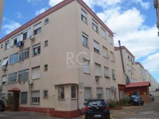 Apartamento, com 2 dormitórios, 3º andar, sala dois ambientes, banheiro, cozinha e área de serviço integrada.&lt;BR&gt;Localizado junto a todas as linhas de ônibus, lotação, escolas, supermercados, pr