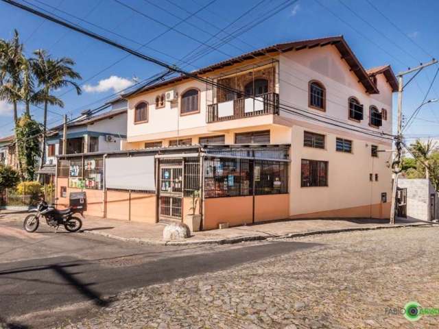 Vende ampla loja térrea  com 144 m2 privativos hoje locada  para MINI MERCADO, pé direito alto  com um banheiro . Excelente ponto comercial .