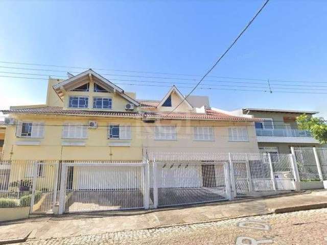 Casa de 5 dormitórios, sendo 1 suíte com hidromassagem, com 3 andares no bairro Sarandi. Despensa, cozinha ampla, lavabo, escritório, living, lareira churrasqueira, tabuão, lareira, garagem para 4 car