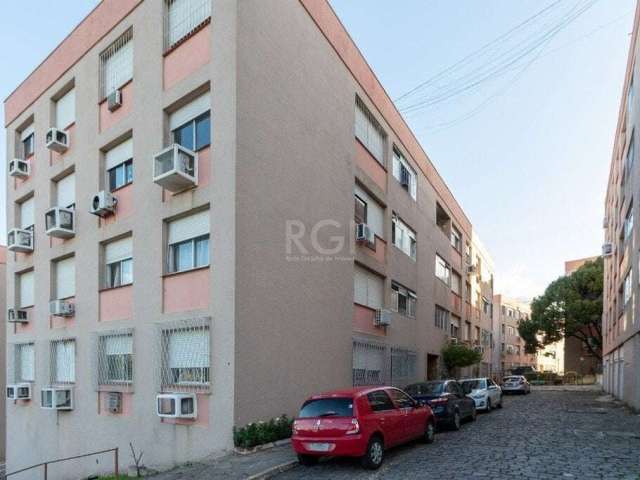 Apartamento 02 dormitórios, dependência de emprego, 2 banheiro , cozinha, área de serviço com banheiro auxiliar, Banheiro social, sala. Condomínio jardim cristal, com portaria 24 horas, salão de festa