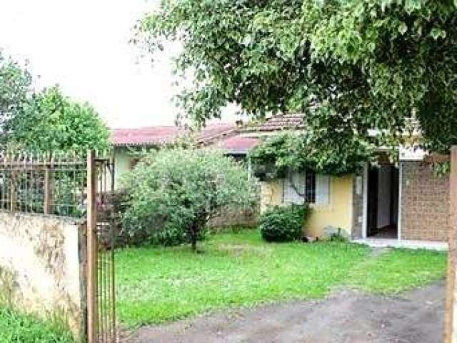 Casa Aluguel ou Venda em Porto Alegre no Rio Grande do Sul, Bairro Rubem Berta. Excelente casa de Três quartos, banheiro, sala, cozinha, dispensa, varanda e área de serviço e mais uma casa nos fundos 