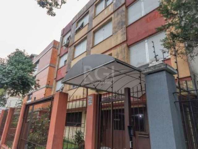 Vende apartamento de 01 dormitório, reformado,  living 02 ambientes, banheiro social, cozinha e área de serviço separada. Prédio  com elevador. &lt;BR&gt;Quase esquina Av. Getúlio Vargas.