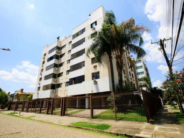 Apartamento 3 dormitórios com suite, sala 2 ambientes, semi mobiliado, sacada com churrasqueira, dep. de empregada. Prédio com elevador, salão de festas. Contém duas vagas de garagem uma dupla e uma s