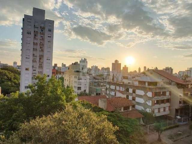 Apartamento com 2 dormitórios, 70m2 sendo 1 suite, de frente, privacidade, amplo living com churrasqueira e linda vista, definida, cozinha iluminada, video porteiro,  2 vagas, prédio zero km,  apenas 